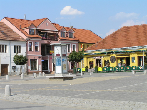 Budovy na námestí
